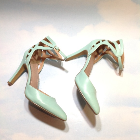 Restricted Ankle Straps Heels - Picture 3 of 12